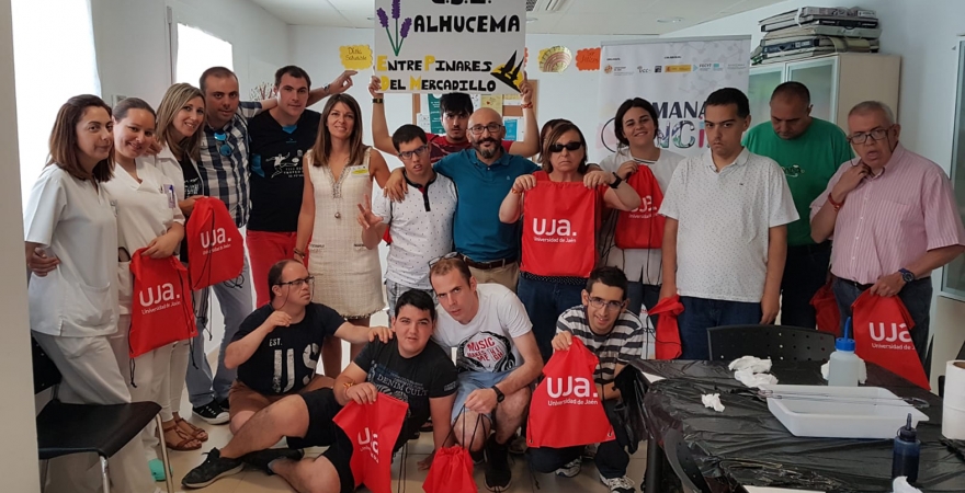 Foto de familia con organizadores y participantes de ALHUCEMA.