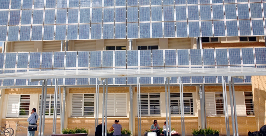 Placas fotovoltaicas instaladas actualmente en el Edificio B5 del Campus Las Lagunillas.