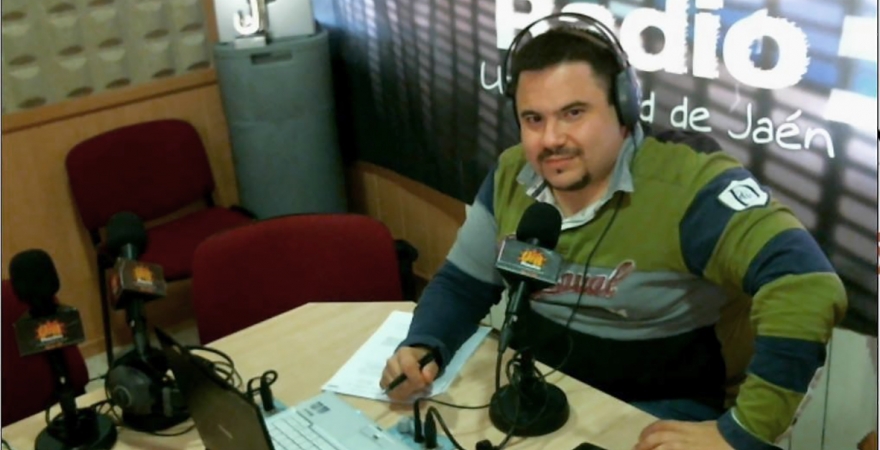 Víctor Figueroa, en los estudios de UniRadio Jaén.