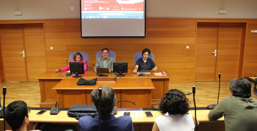 Matilde Peinado Rodríguez, Juan Manuel Rosas Santos y David Peñafuerte Rendón, en la presentación.