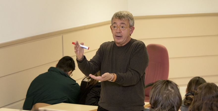 Guillermo Busutil, durante su intervención en el taller. Foto: Fernando Mármol