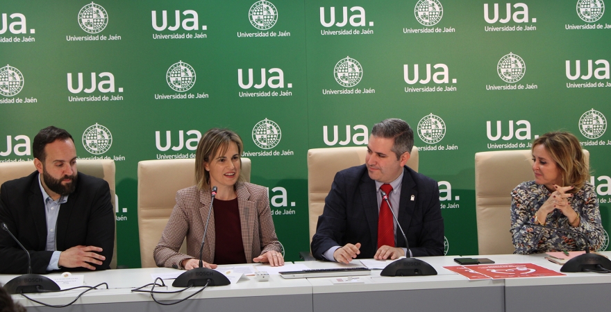 Víctor Conde Sánchez, Encarnación Ruiz Ramos; Antonio Sutil Montero e Inmaculada Barroso Benítez. en la rueda de prensa