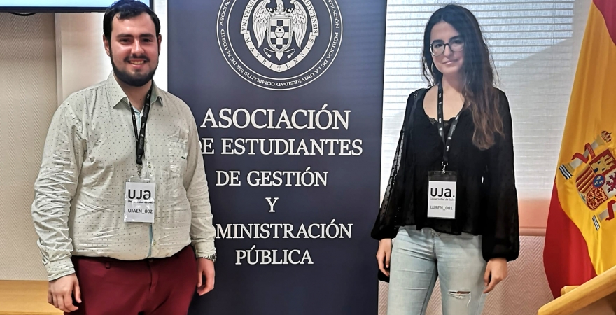 Los estudiantes de la UJA Natalia Campos García y Miguel Fernández.