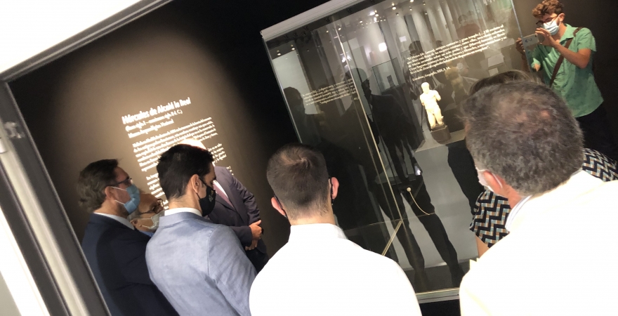 Momento de la inauguración de la exposición del 'Hércules de Alcalá la Real'