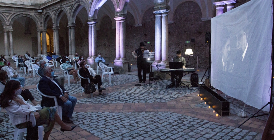 La actuación de violín y piano, en el Antiguo Convento de Santo Domingo. Fotografía: Fernando Mármol