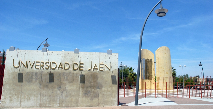 Uno de los accesos al Campus Las Lagunillas.