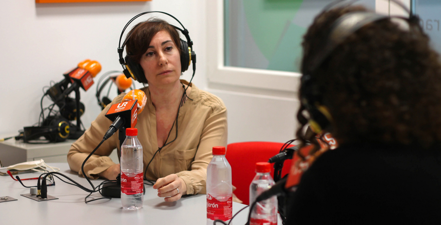 La cantaora Victoria Romero, en un momento de la entrevista con Julio A. Olivares.  Foto: Marina Cañada.