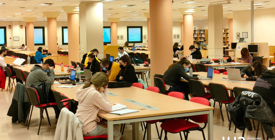 Alumnado de la UJA estudia en la Biblioteca del Campus Las Lagunillas