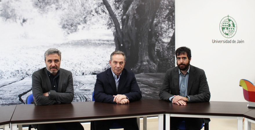 Juan Bautista Barroso, en el centro, junto con Francisco José Torres y Pablo Cano. Fotografía: Mayte Hernández
