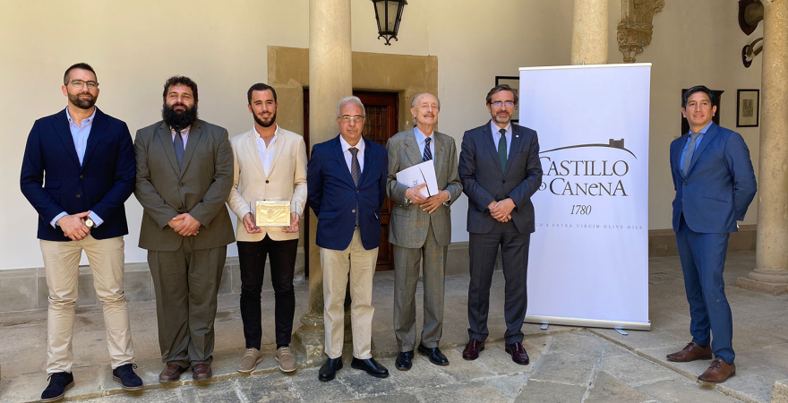 Investigadores premiados, junto al presidente de Castillo de Canena, el Rector de la UJA y el representante de UC Davis.