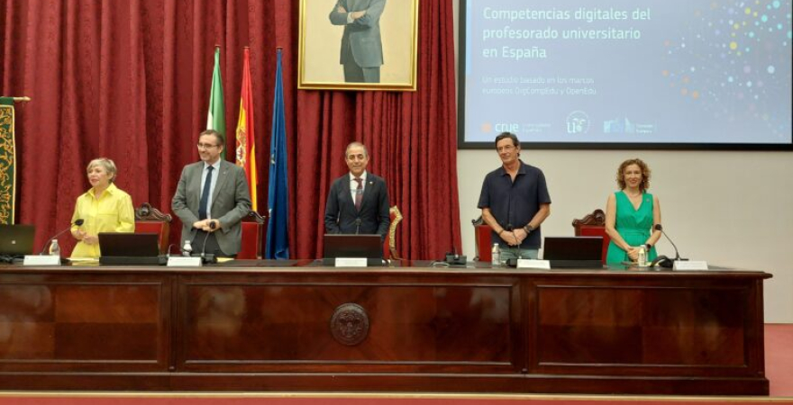 Acto de presentación del informe, presentado en la Universidad de Sevilla.
