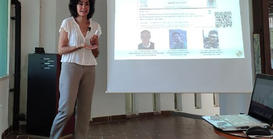La investigadora principal del estudio, Isabel Abad, durante la charla científica.
