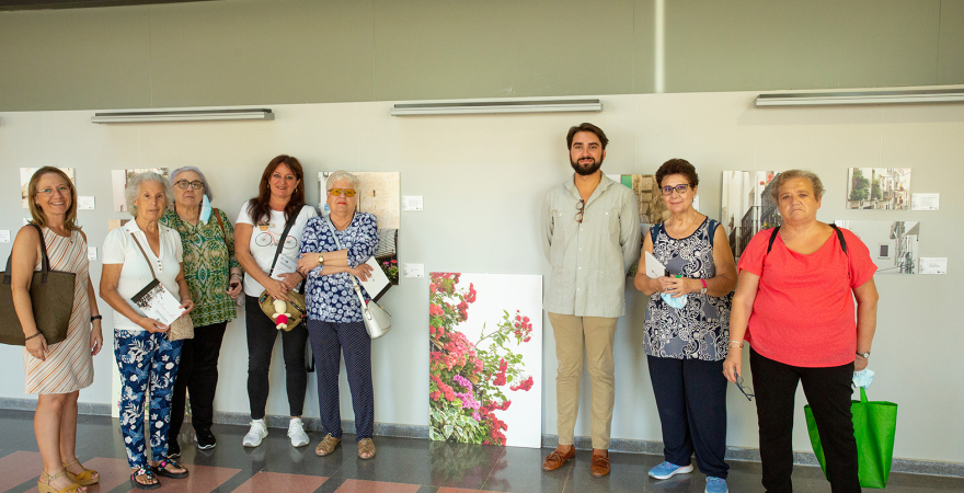Participantes en la visita a la exposición.