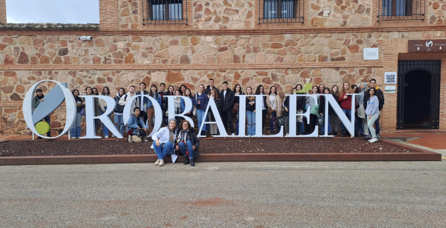 La Cátedra de Internacionalización de la UJA organiza una visita a Oro Bailén y a Museo Terra Oleum