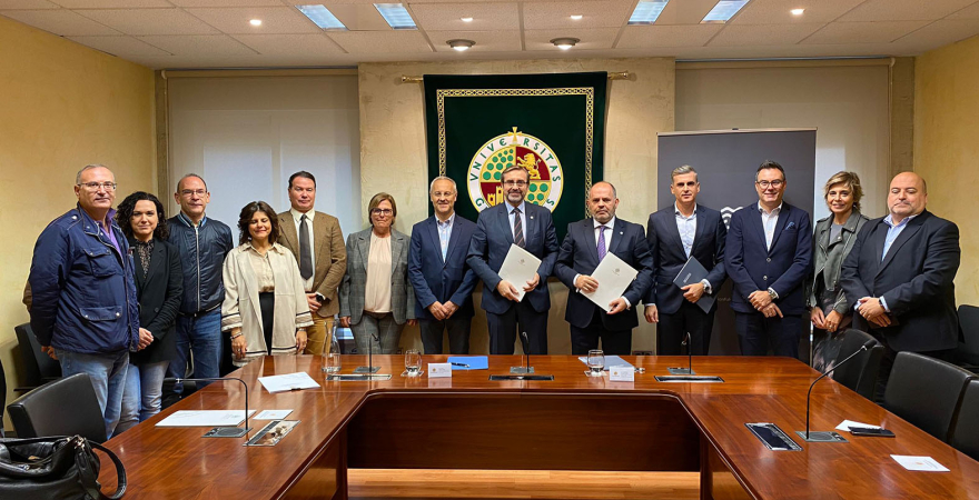 Representantes institucionales, investigadores de la UJA integrantes de la cátedra y miembros de la Fundación Fulgencio Meseguer.