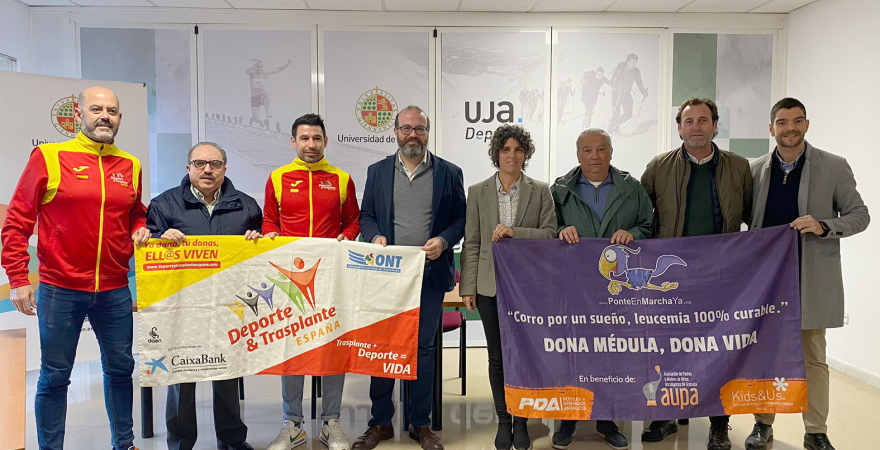 Representantes de la UJA, la Asociación Deporte y Trasplante de España y la Asociación de Veteranos del Real Jaén.