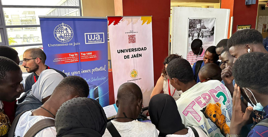 Stand informativo de la UJA en la feria celebrada en Dakar.