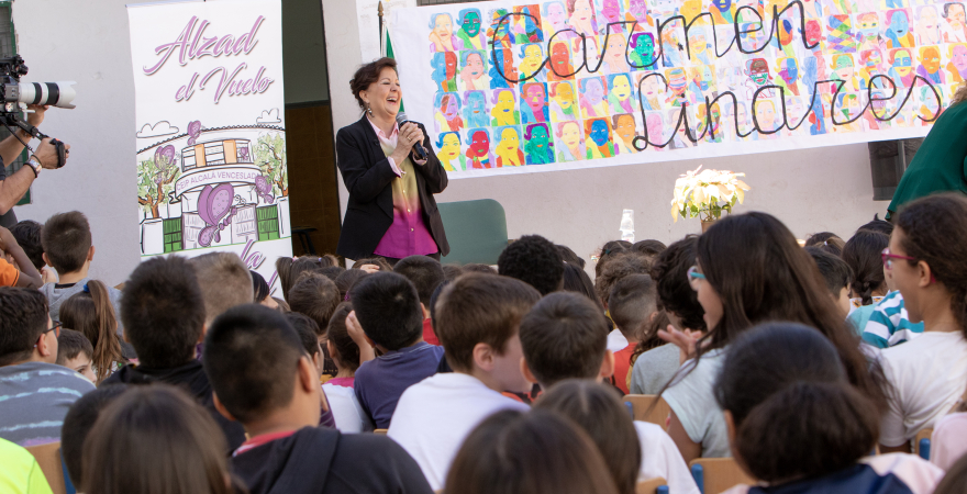 La cantaora Carmen Linares visitó el Colegio Alcalá Venceslada