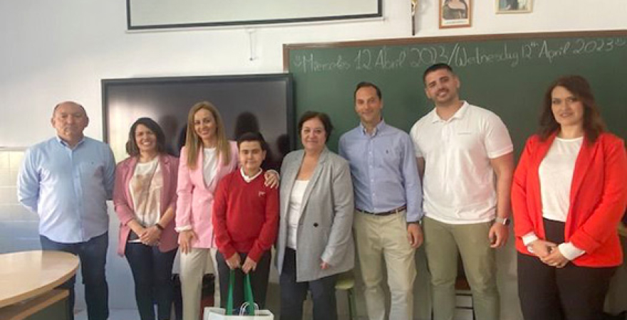 Entrega del primer premio a Arturo Rodríguez.