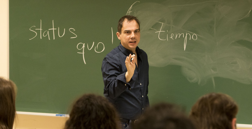 El dramaturgo Alberto Conejero, durante un taller impartido en la UJA.