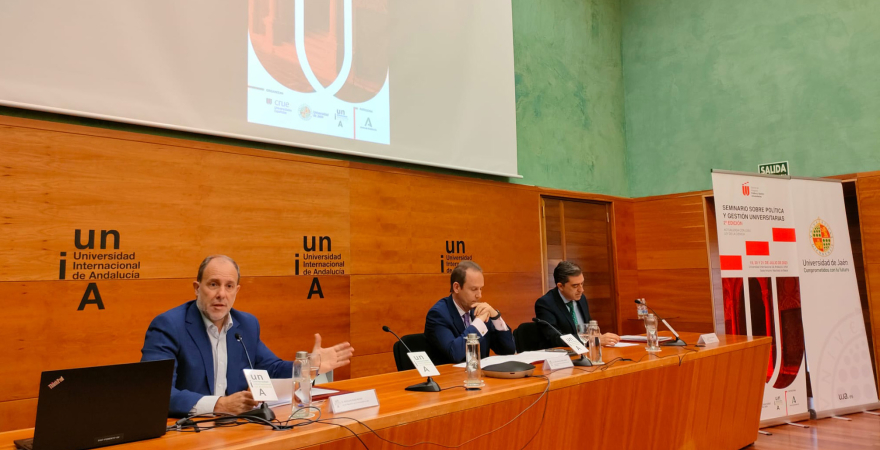 Nicolás Ruiz Reyes inauguró el II Seminario sobre Políticas y Gestión UnivEl Rector de la UJA, durante su intervención en la inauguración del Seminario.
