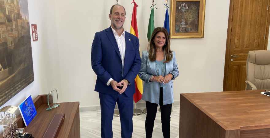 El Rector de la UJA, junto con la alcaldesa de Linares.