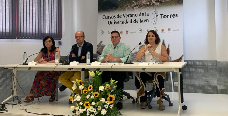 De izquierda a derecha, Francisca Medina, Francisco Roca, Roberto Moreno y María Garzón, en la clausura de los cursos.
