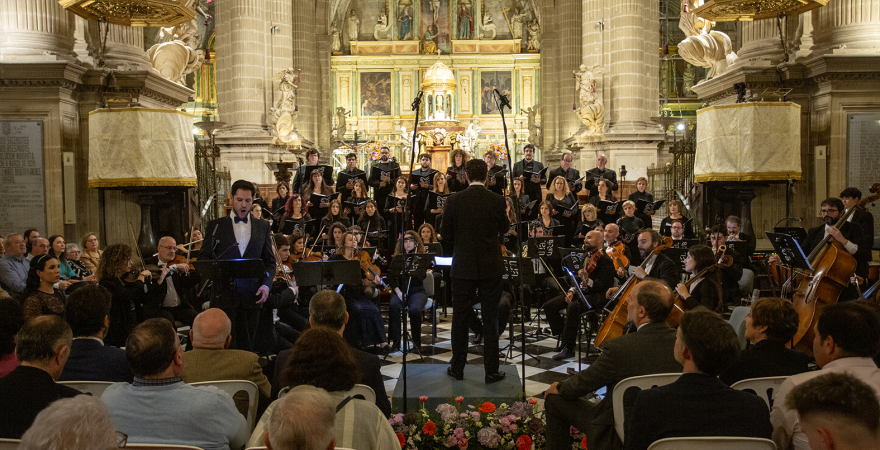 Concierto ofrecido por la Orquesta y el Coro de la UJA en la Catedral de Jaén.