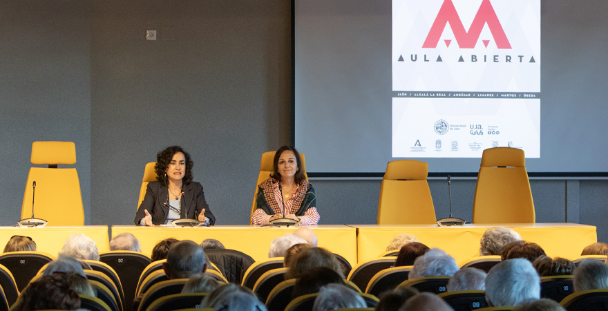 Marta Torres e Isabel Abad, en la apertura del programa en la sede de Jaén.