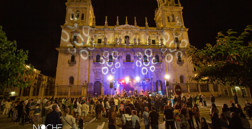 Plaza de Santa María con la Catedral, durante 'La Noche en Blanco' 2023.