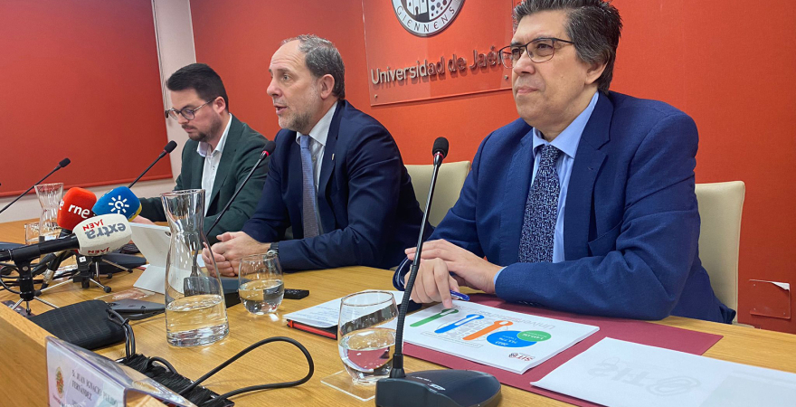 Juan Ignacio Pulido, Nicolás Ruiz y Francisco José Lozano, en la presentación de los informes.