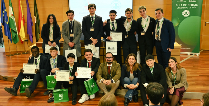 Entrega de reconocimientos, con motivo del VI Torneo Interno ‘Universidad de Jaén’, organizado por el Aula de Debate de la UJA