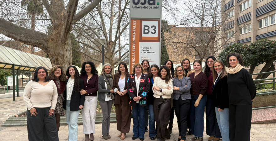 Profesionales y participantes del programa ‘Mentoring con M: directoras de valor’