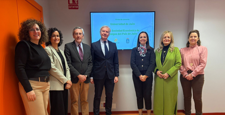 Representantes del Vicerrectorado de Cultura y de la Real Sociedad Económica de Amigos del País de Jaén.