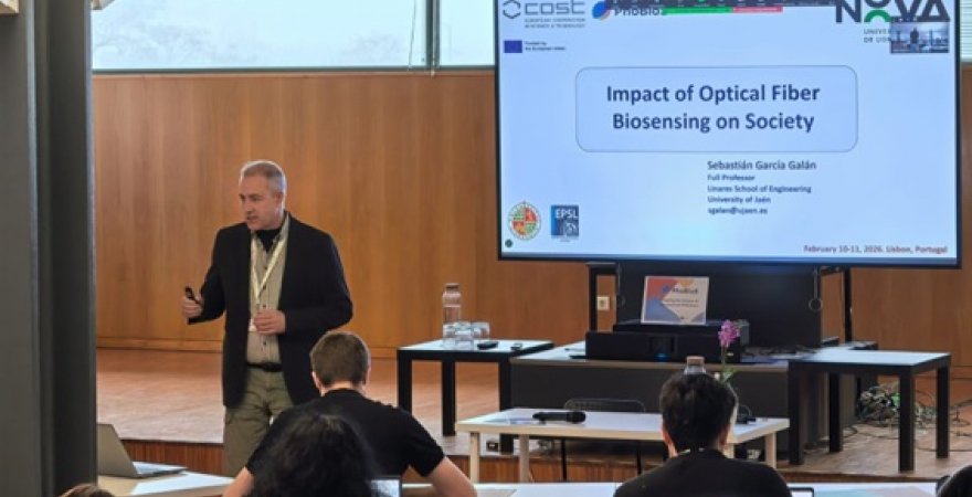 Presentación en la Universidade NOVA de Lisboa del Dr. S. García Galán, líder del proyecto 'PhoBioS' en la Universidad de Jaén