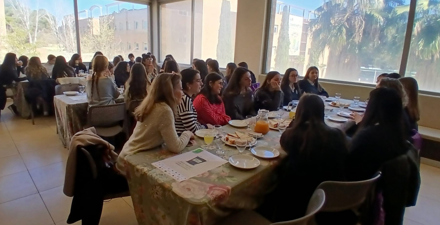 'Café con Ciencia', en la cafetería del edificio C4 de la Universidad de Jaén