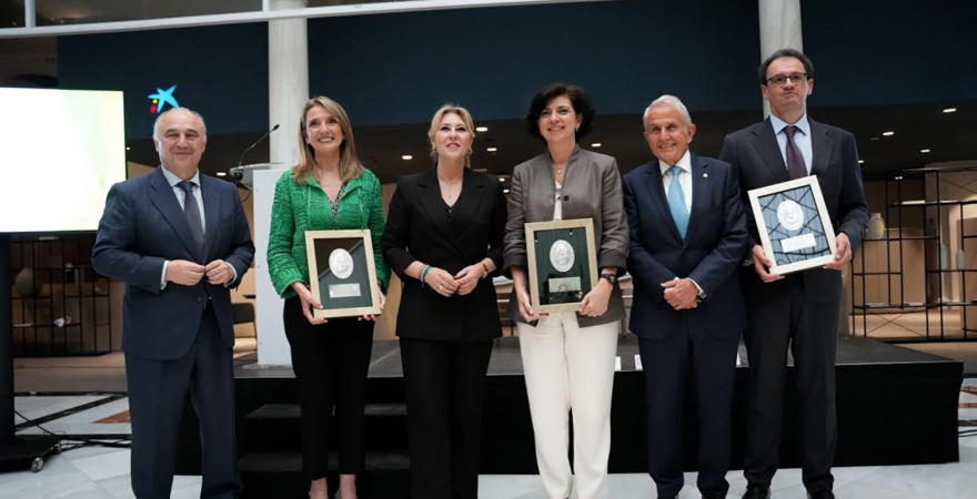 El director del CEACTEMA de la UJA, a la derecha, junto al resto de premiados y responsables institucionales.