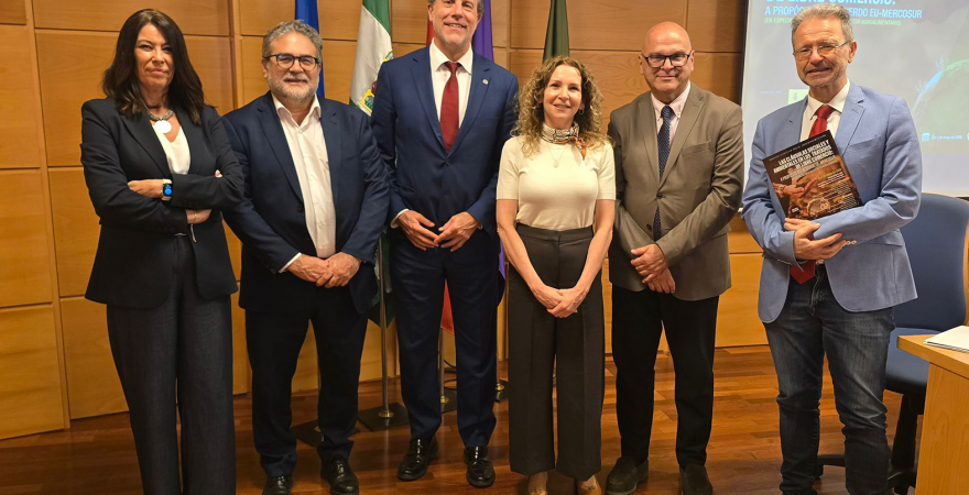 De izquierda a derecha, Rosa Vallecillo, Alfonso Parras, Nicolás Ruiz, Margarita Miñaro, Manuel Fernández y Cristóbal Molina.