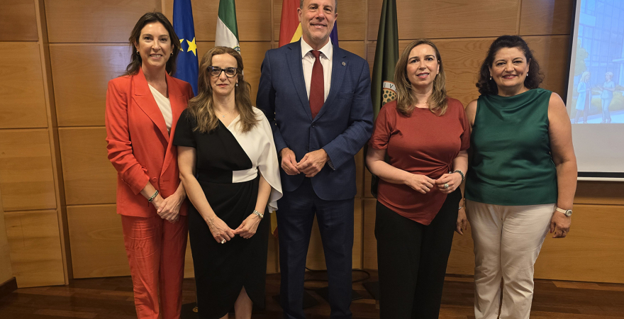 De izquierda a derecha, Sarah Ellis, Hikmate Abriouel, Nicolás Ruiz, Mª Belén Martínez y Mª Dolores Fernández.