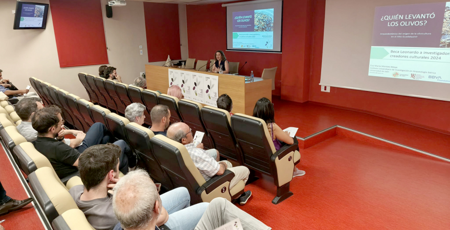 Intervención de la investigadora Eva María Montes, durante las jornadas.