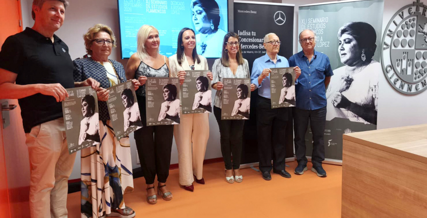 Foto de familia con miembros de las instituciones y entidades organizadoras, colaboradoras y patrocinadoras.