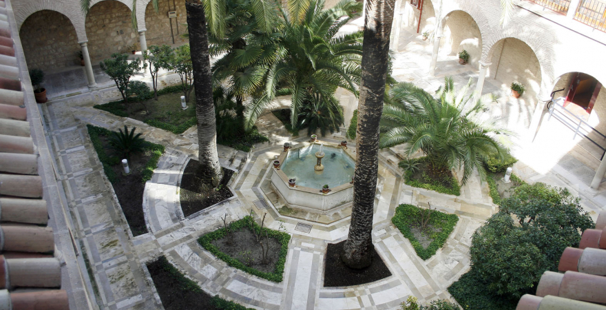 Patio del antiguo hospital San Juan de Dios de Jaén, sede del IEG.