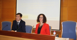 La investigadora de la UJA, Sara Suárez, en la previa de la ponencia de Javier Rico. 