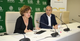 Silvia Moreno, junto a Juan Ramón Lanzas, en la rueda de prensa de presentación.