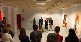Momento de la inauguración de la exposición de Ángeles Agrela. Foto: Álvaro Santiago