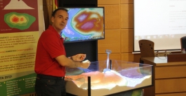 Antonio M. Ruiz Armenteros, durante la presentación del simulador 4D