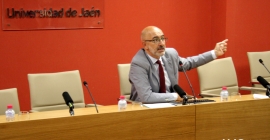 Manuel Arias, durante su charla