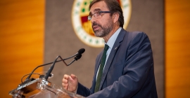 Intervención del Rector, Juan Gómez.