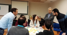 Juan Ramón Lanzas y Carlos Martín conocen los proyectos de los estudiantes participantes en 'Ideas factory'