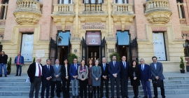Foto de familia de los Rectores y Rectores de las Universidades públicas de Andalucía con el consejero.